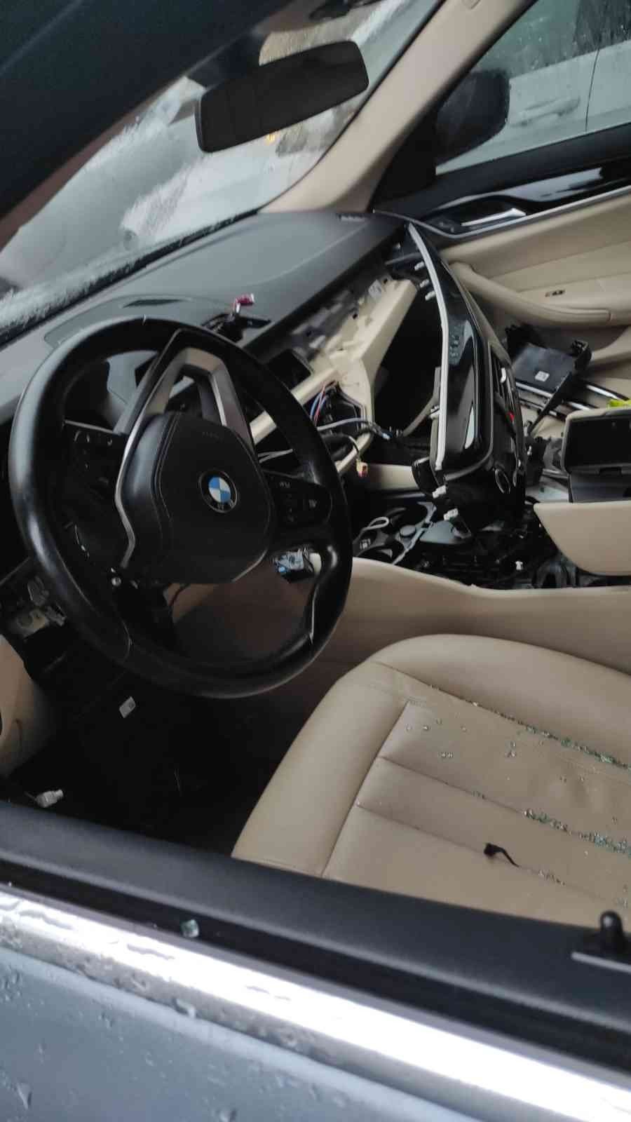 İstanbul’da lüks otomobillerden konsol ve gösterge hırsızlığı kamerada