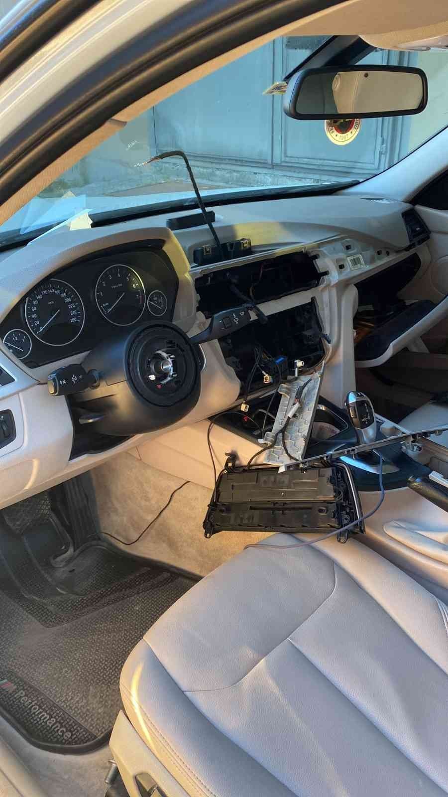 İstanbul’da lüks otomobillerden konsol ve gösterge hırsızlığı kamerada