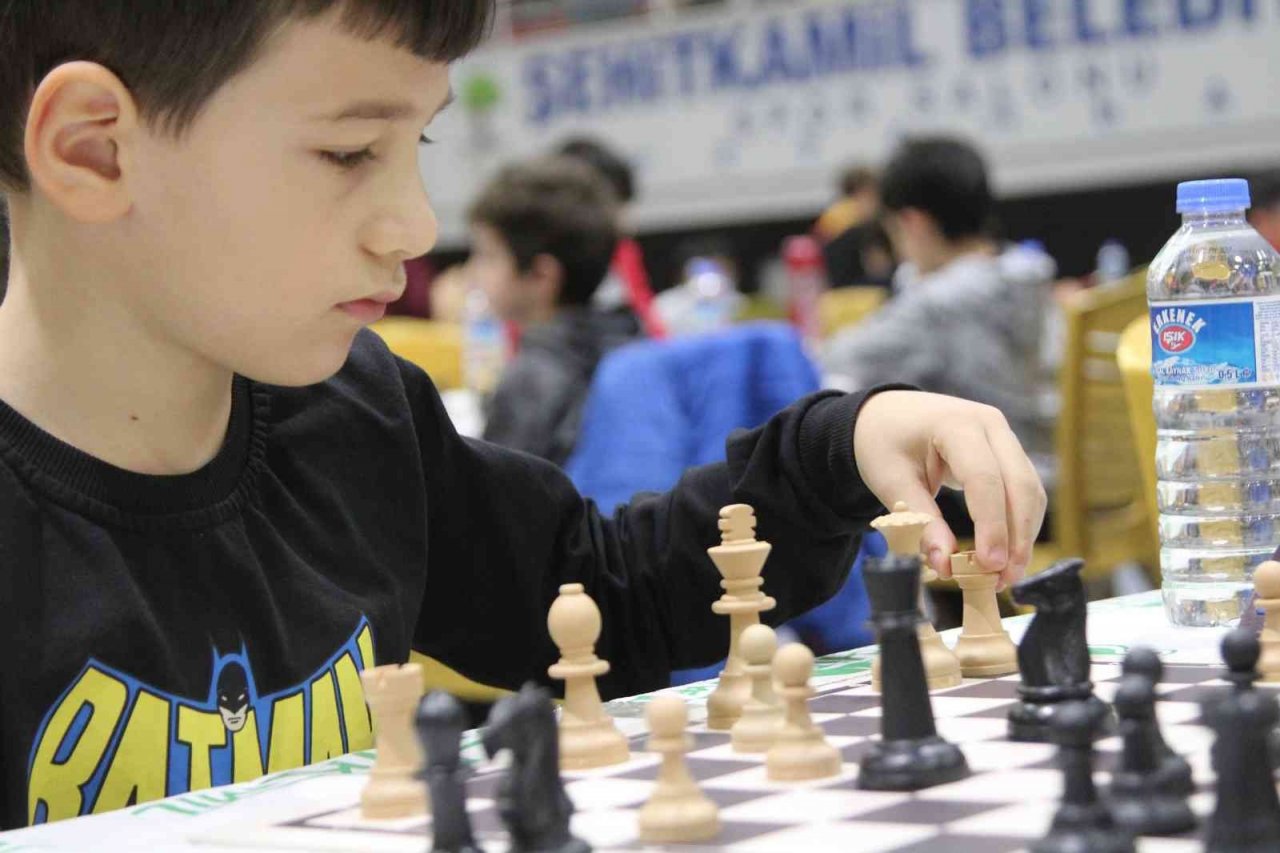 Kurtuluş kupası etkinliklerinde 250 sporcu hamle yaptı