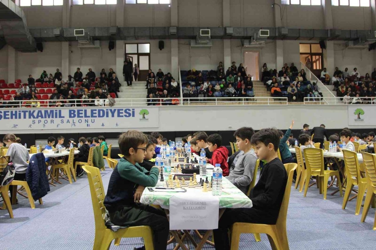 Kurtuluş kupası etkinliklerinde 250 sporcu hamle yaptı