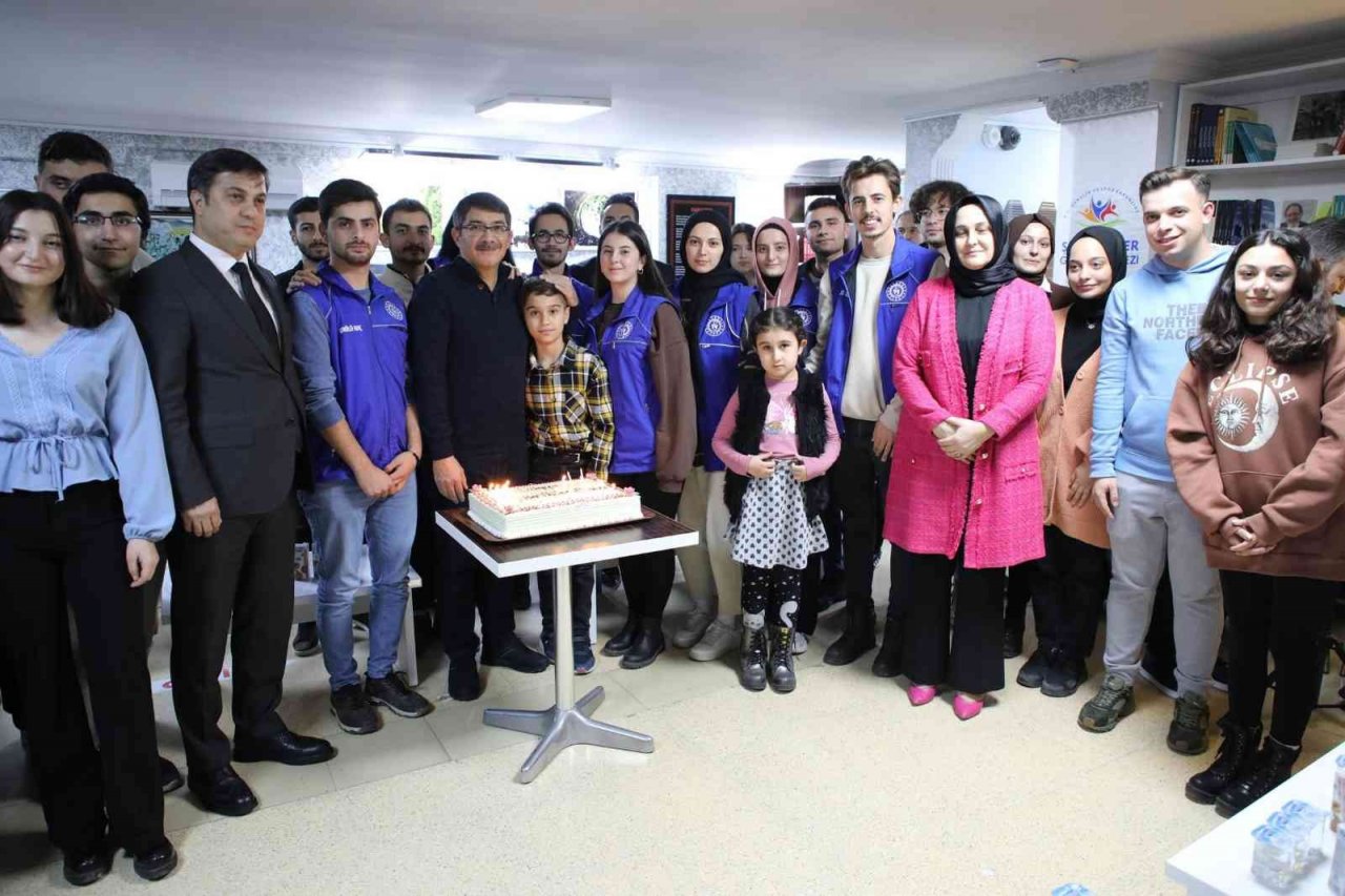 Başkan Çelik gönüllü gençlerle buluştu