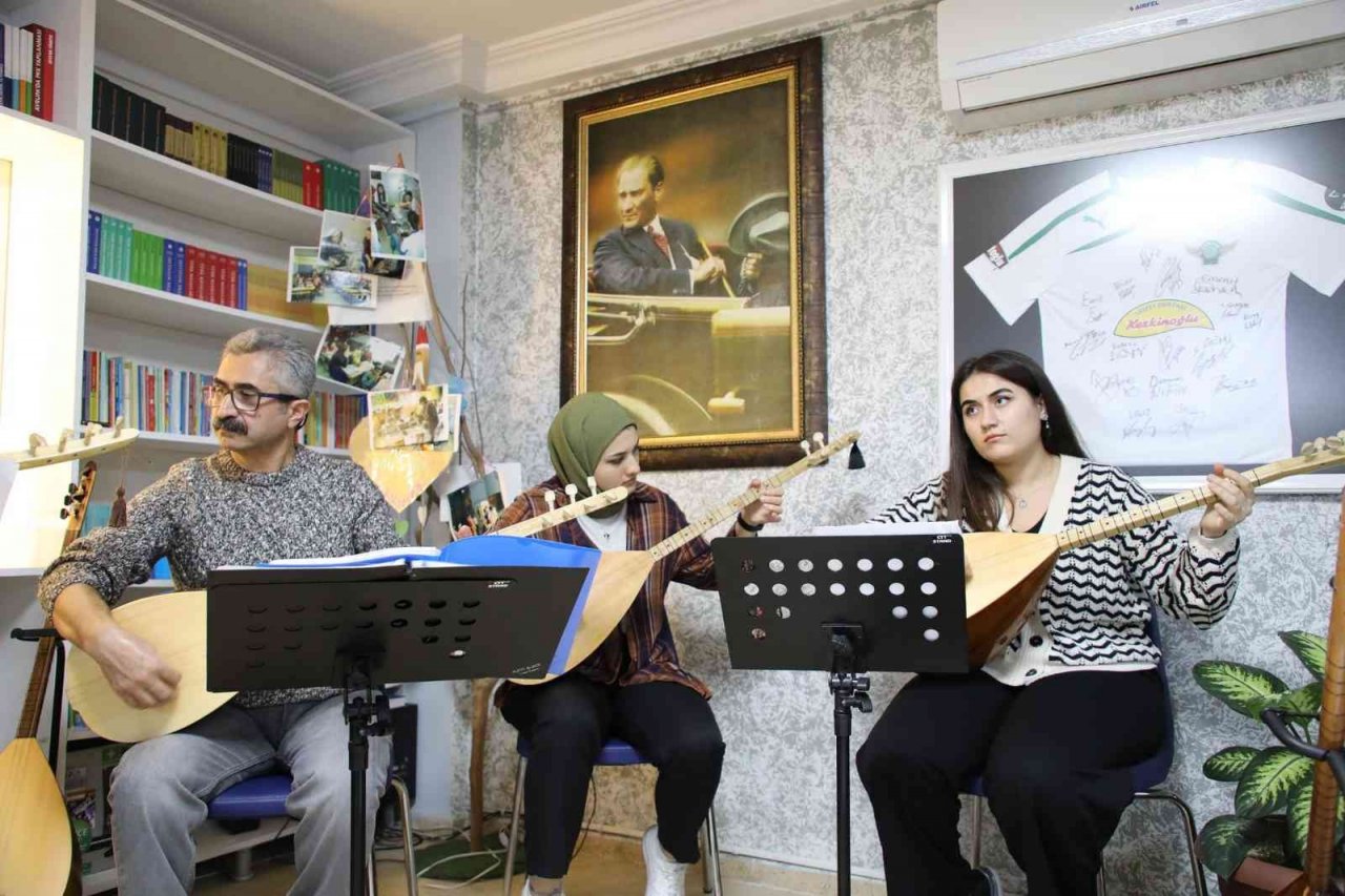 Başkan Çelik gönüllü gençlerle buluştu