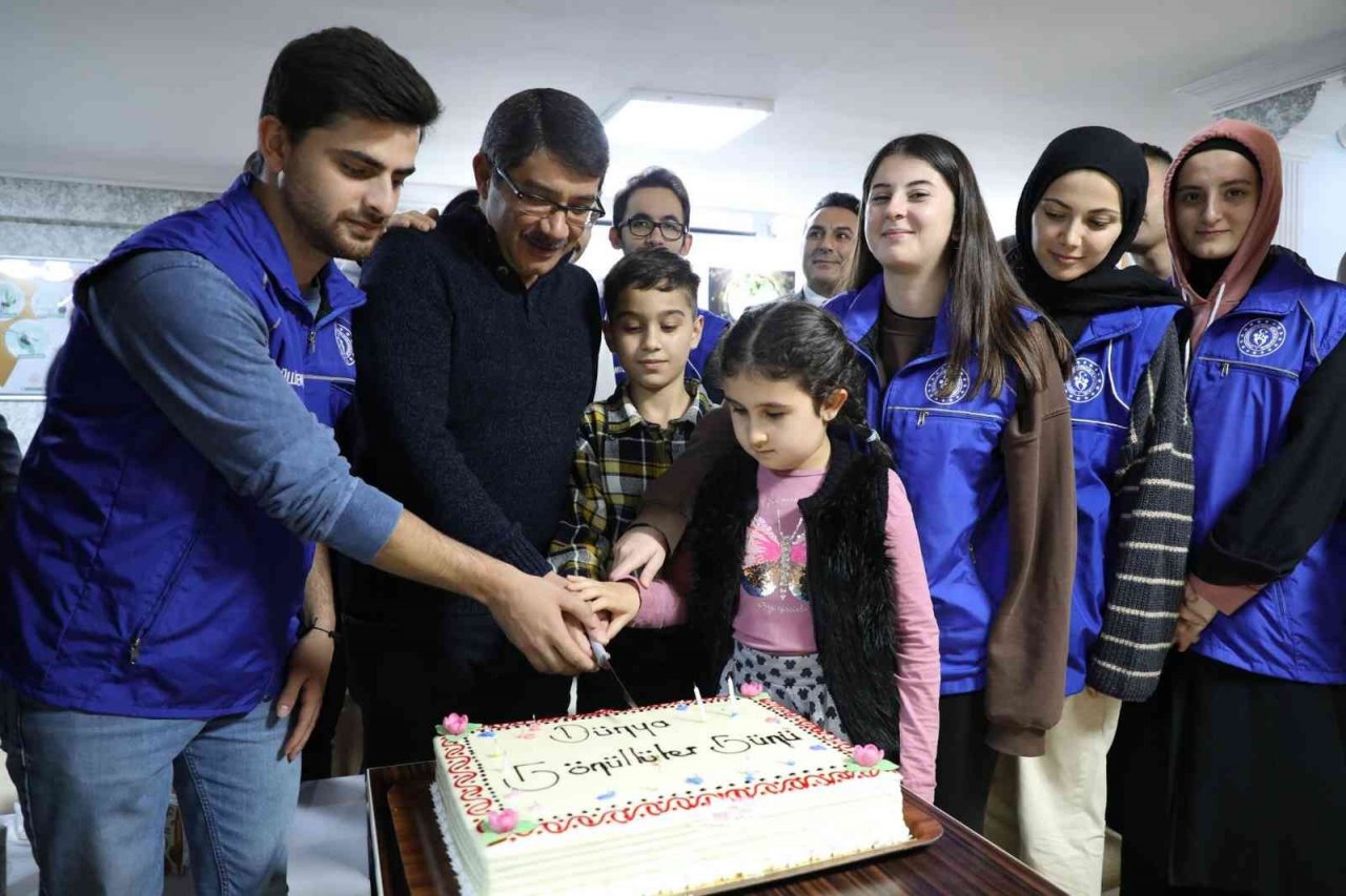 Başkan Çelik gönüllü gençlerle buluştu