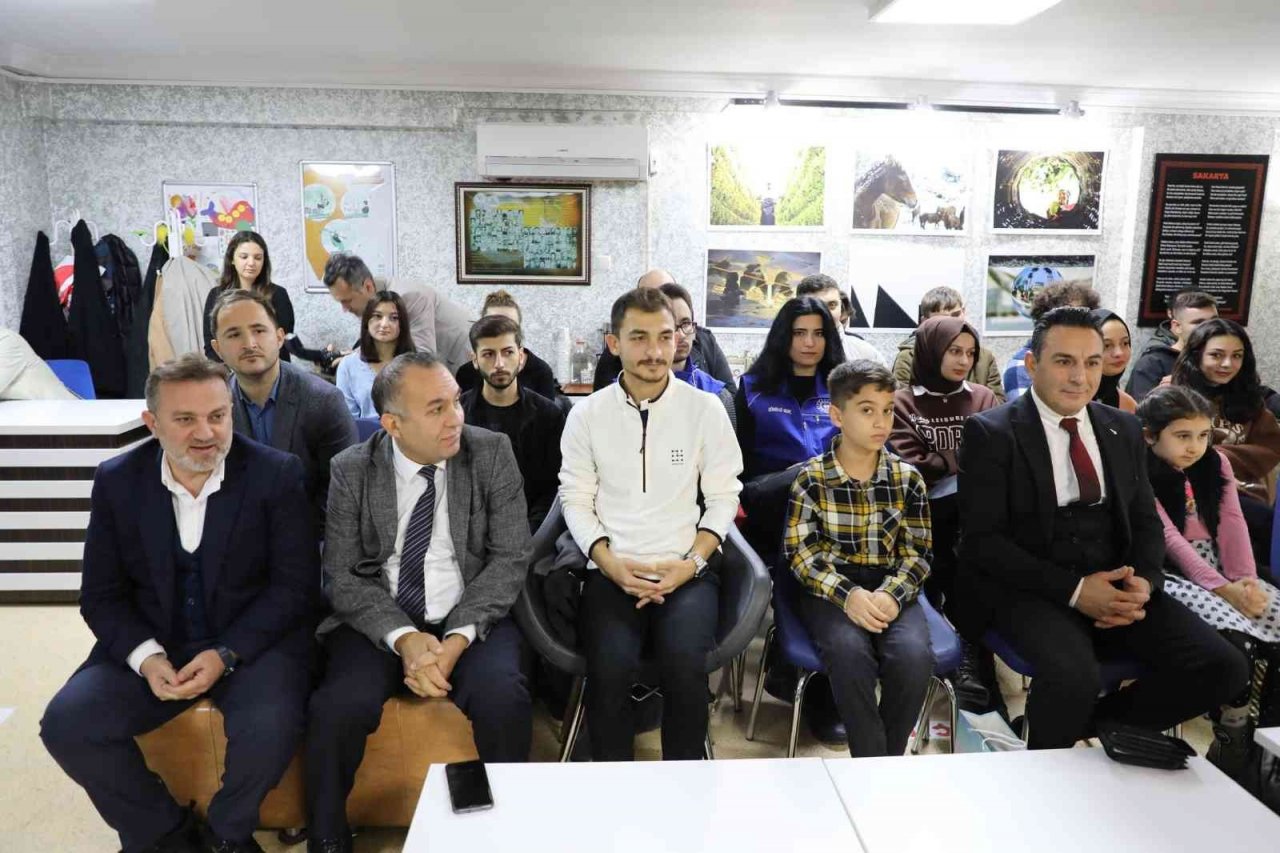 Başkan Çelik gönüllü gençlerle buluştu