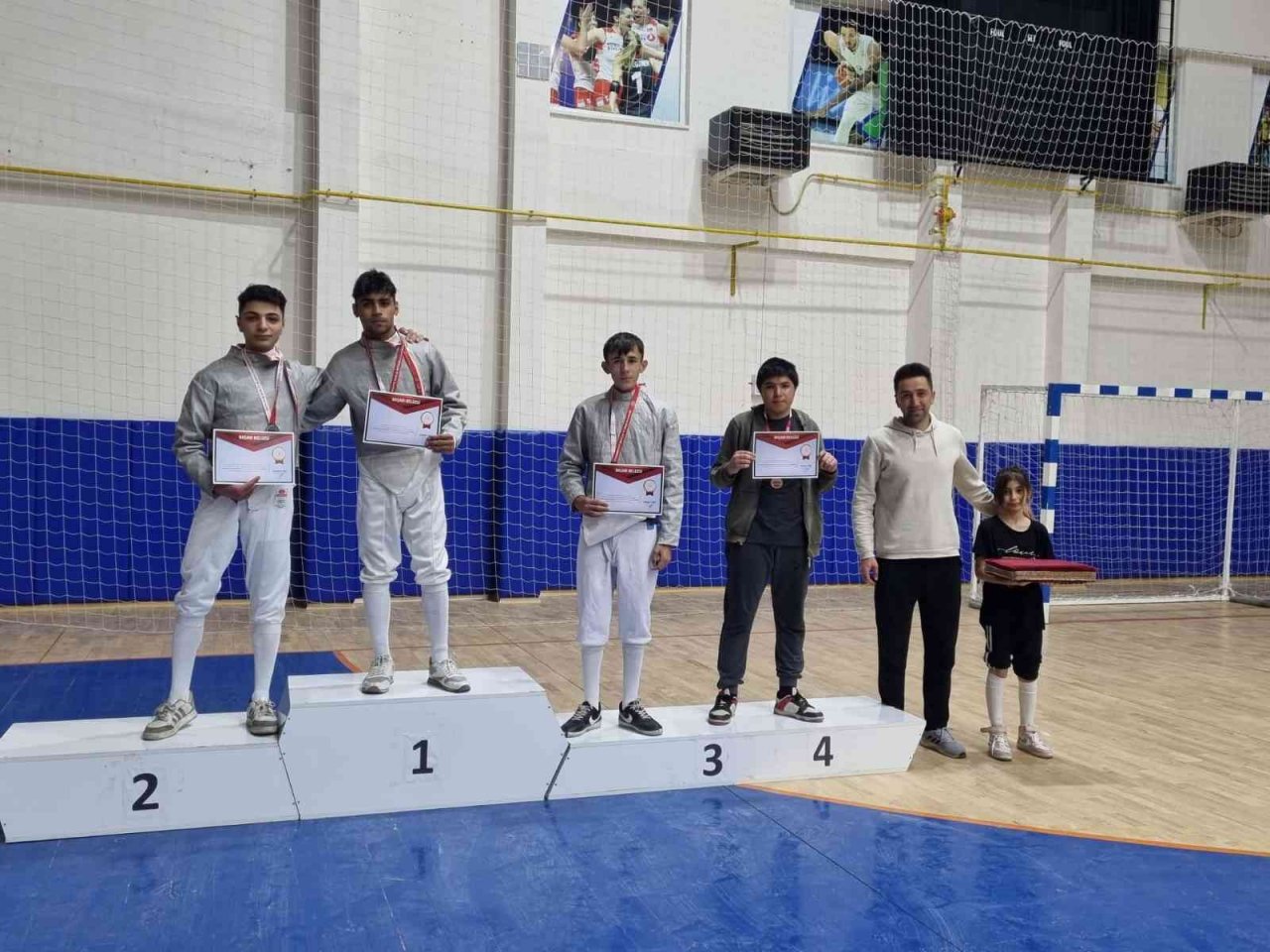 Okullar eskrimde yarıştı