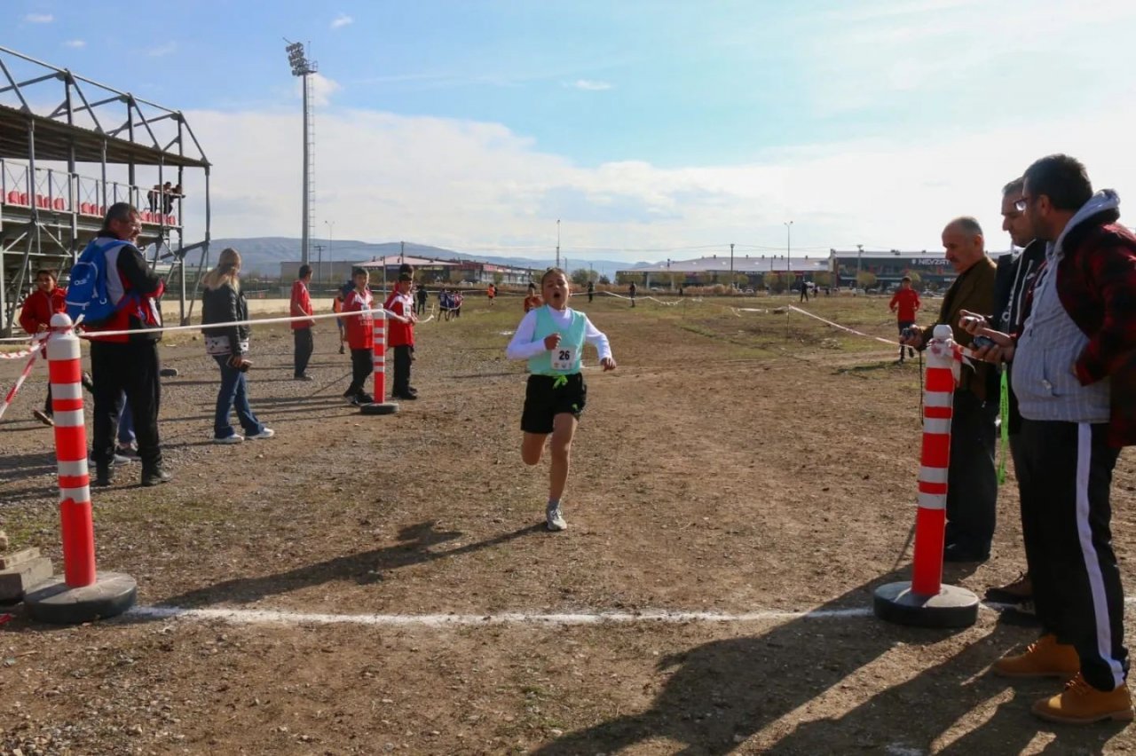 170 atlet ter döktü