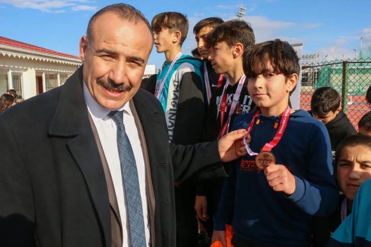 170 atlet ter döktü