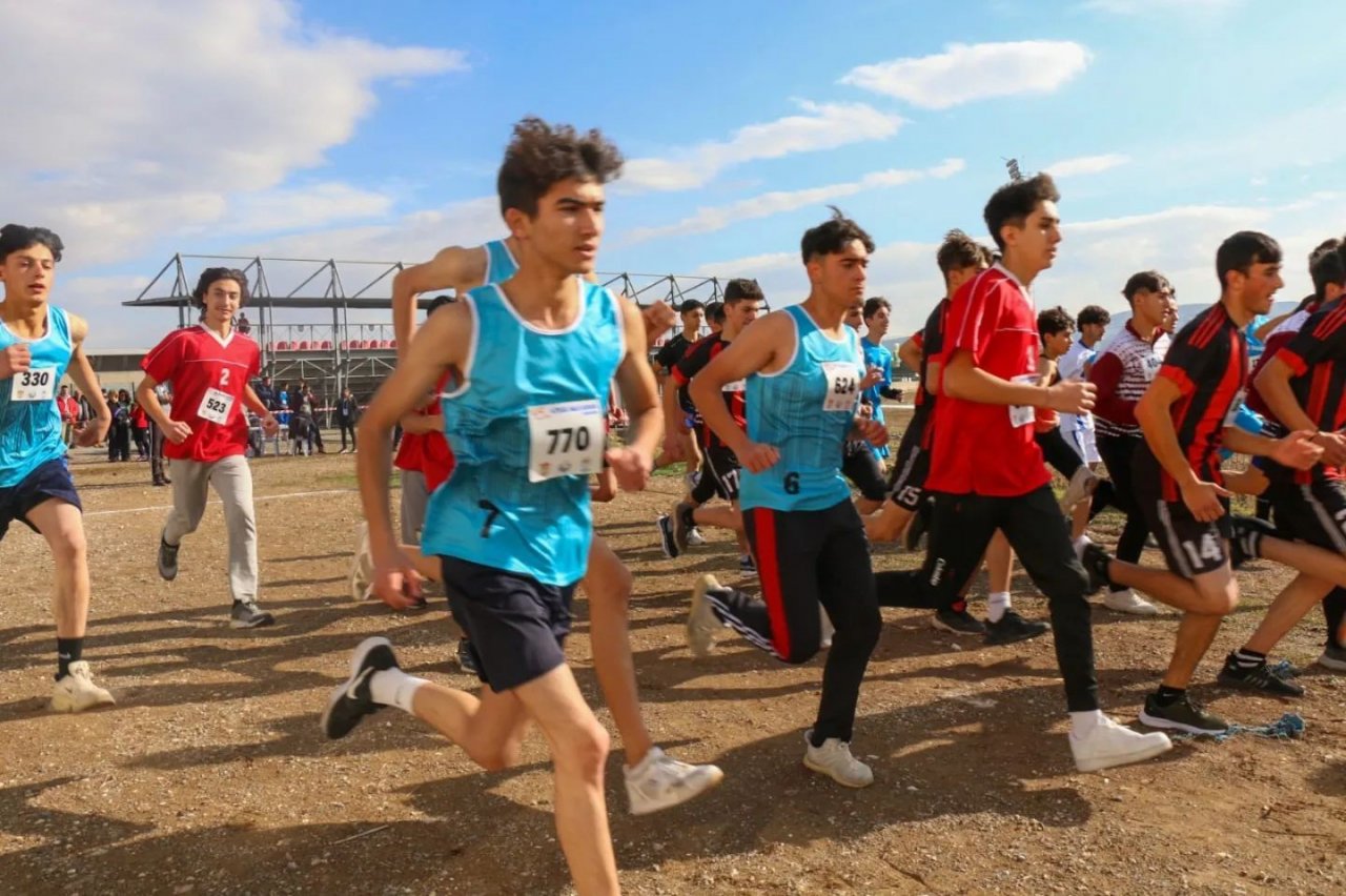 170 atlet ter döktü