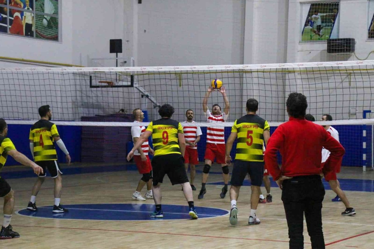 Kurumlar arası voleybolda şampiyonları belli oldu