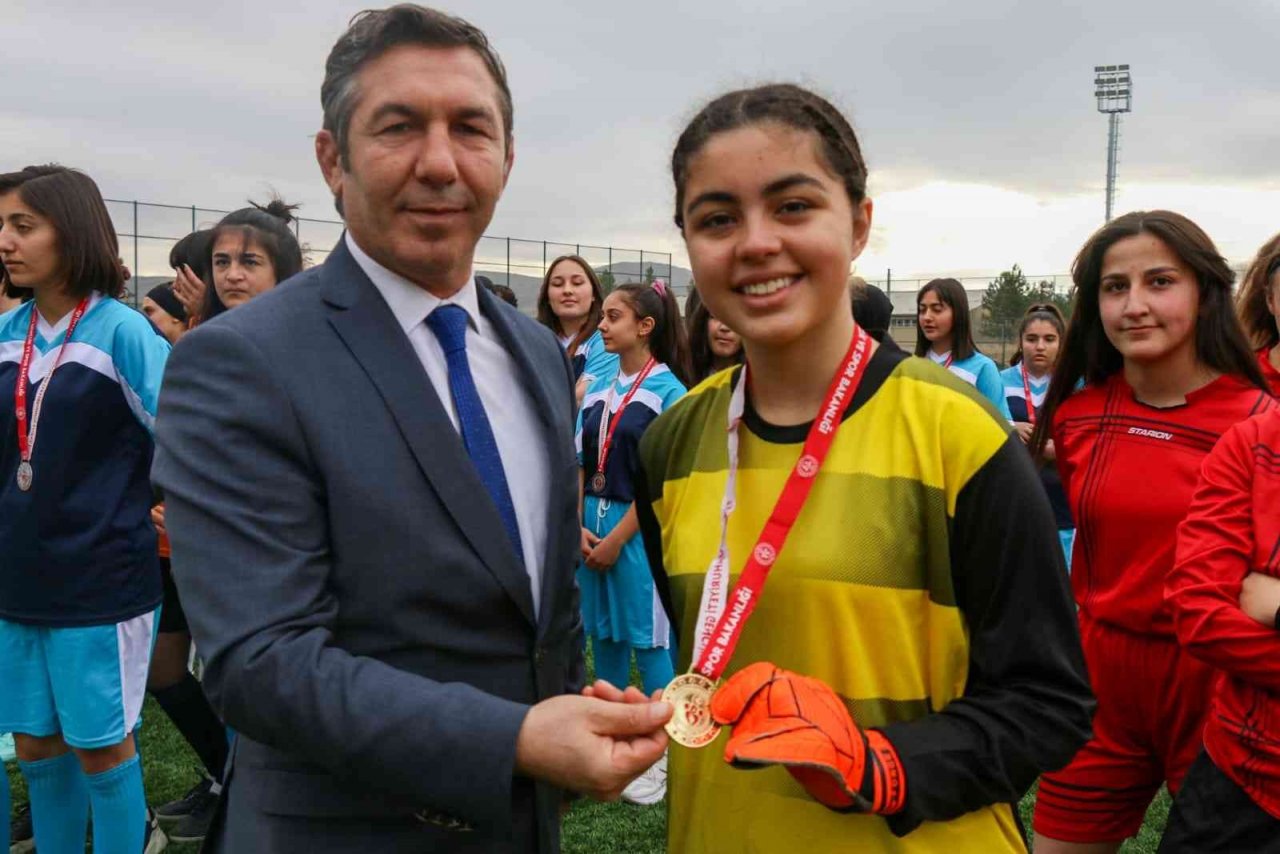 Gazi Anadolu Lisesi şampiyon oldu