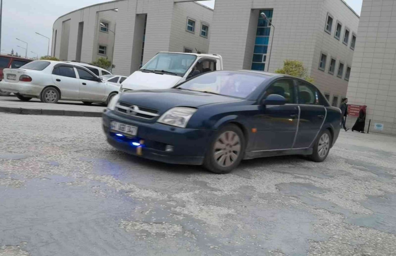 Devlet hastanesine çakarlı araçla geldi, ceza yazıldı