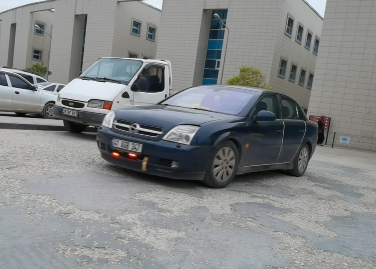 Devlet hastanesine çakarlı araçla geldi, ceza yazıldı