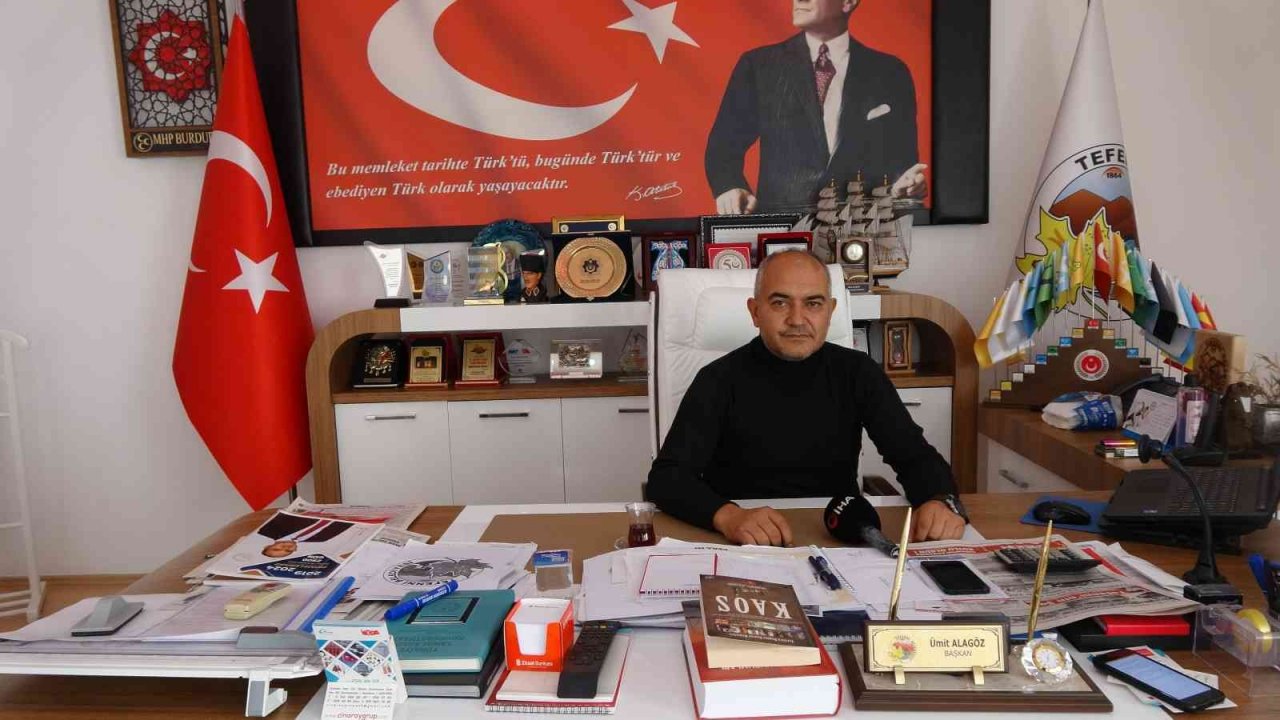 Tefenni Belediyesinden BİM CEO’suna bilboardlı tepki