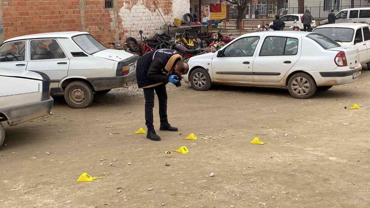 Araç içerisindeki baba oğula ateş eden silahlı saldırgan tutuklandı