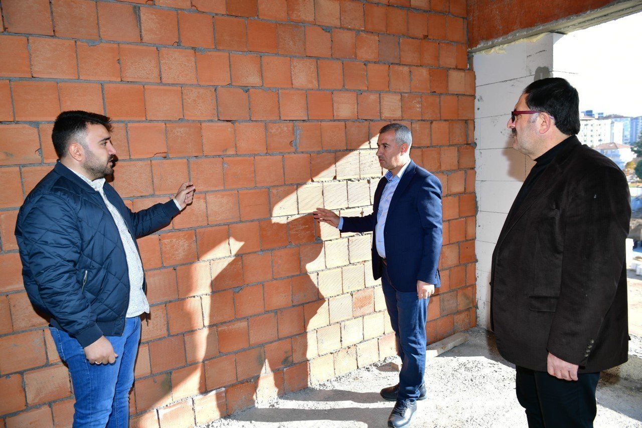 Yeşilyurt’a sağlam ve modern binalar inşa ediliyor