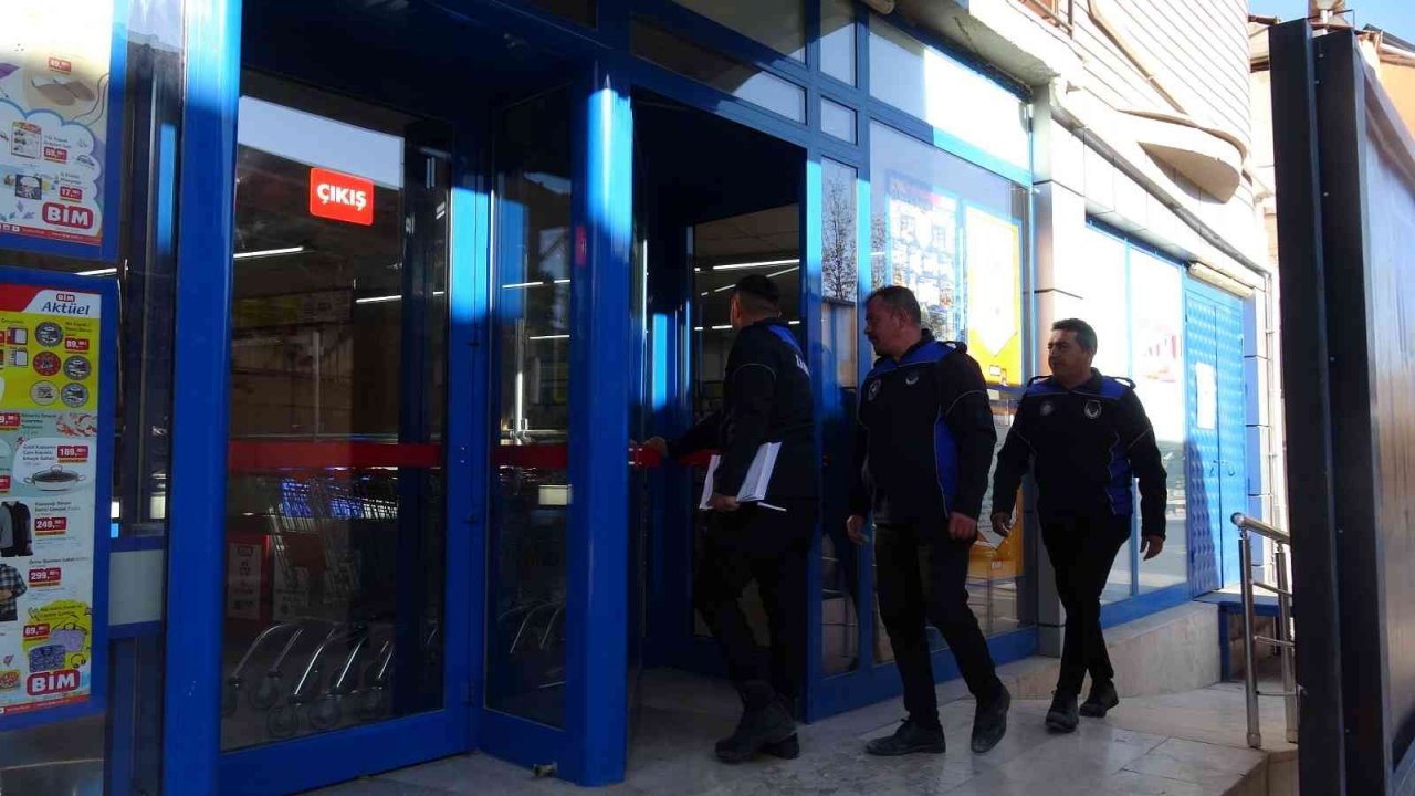 Tefenni Belediyesinden BİM CEO’suna bilboardlı tepki