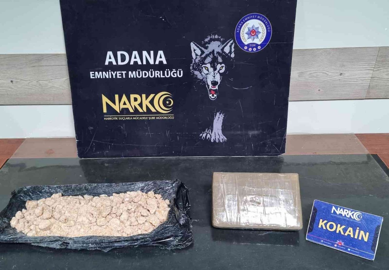 Tırın kupasındaki yatakta zulalı 2 kilo 300 gram kokain çıktı