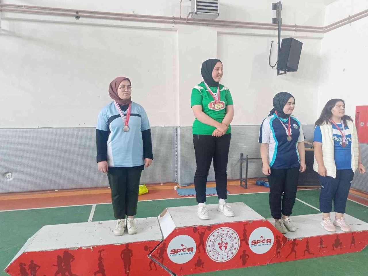 Bileklerin gücüyle en çok madalyayı toplayan okul oldular