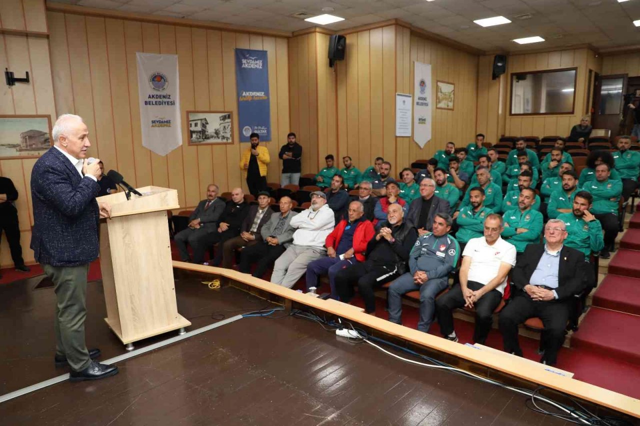 Başkan Gültak: "Akdeniz’deki spor yatırımları devam edecek"