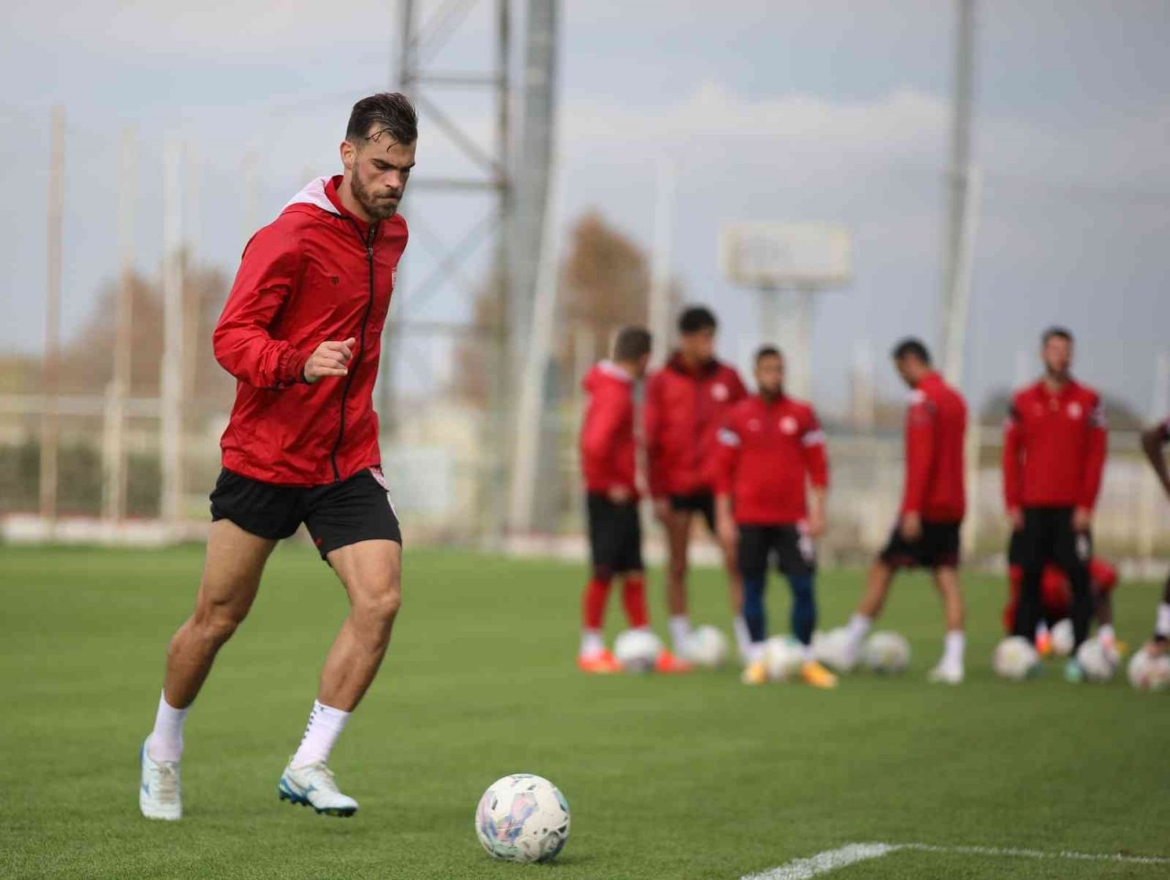 Sivasspor, sağanak yağış altında çalıştı