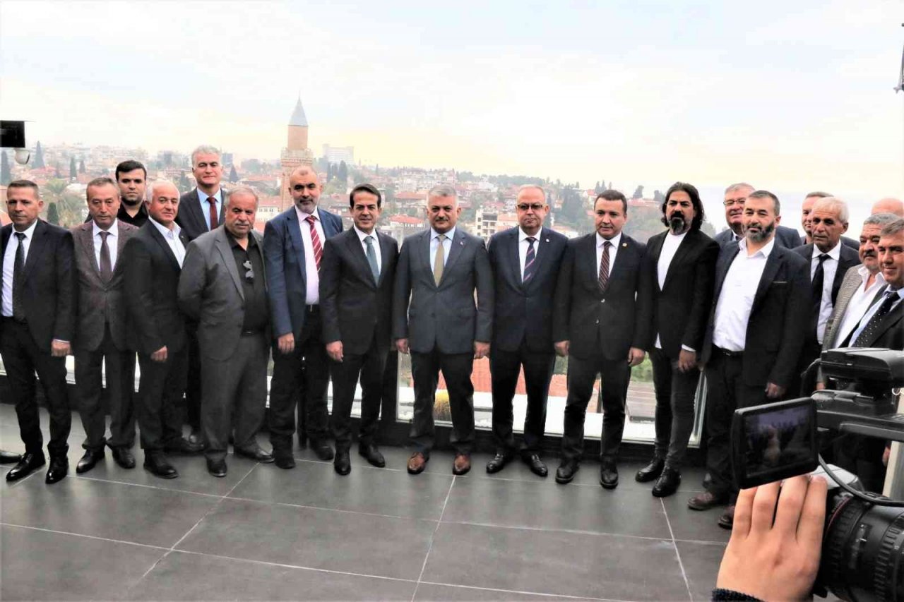 Antalya valisinden kamu kurumlarına kahvaltı talimatı: "Kurumlarda kahvaltı sofrası istemiyoruz"