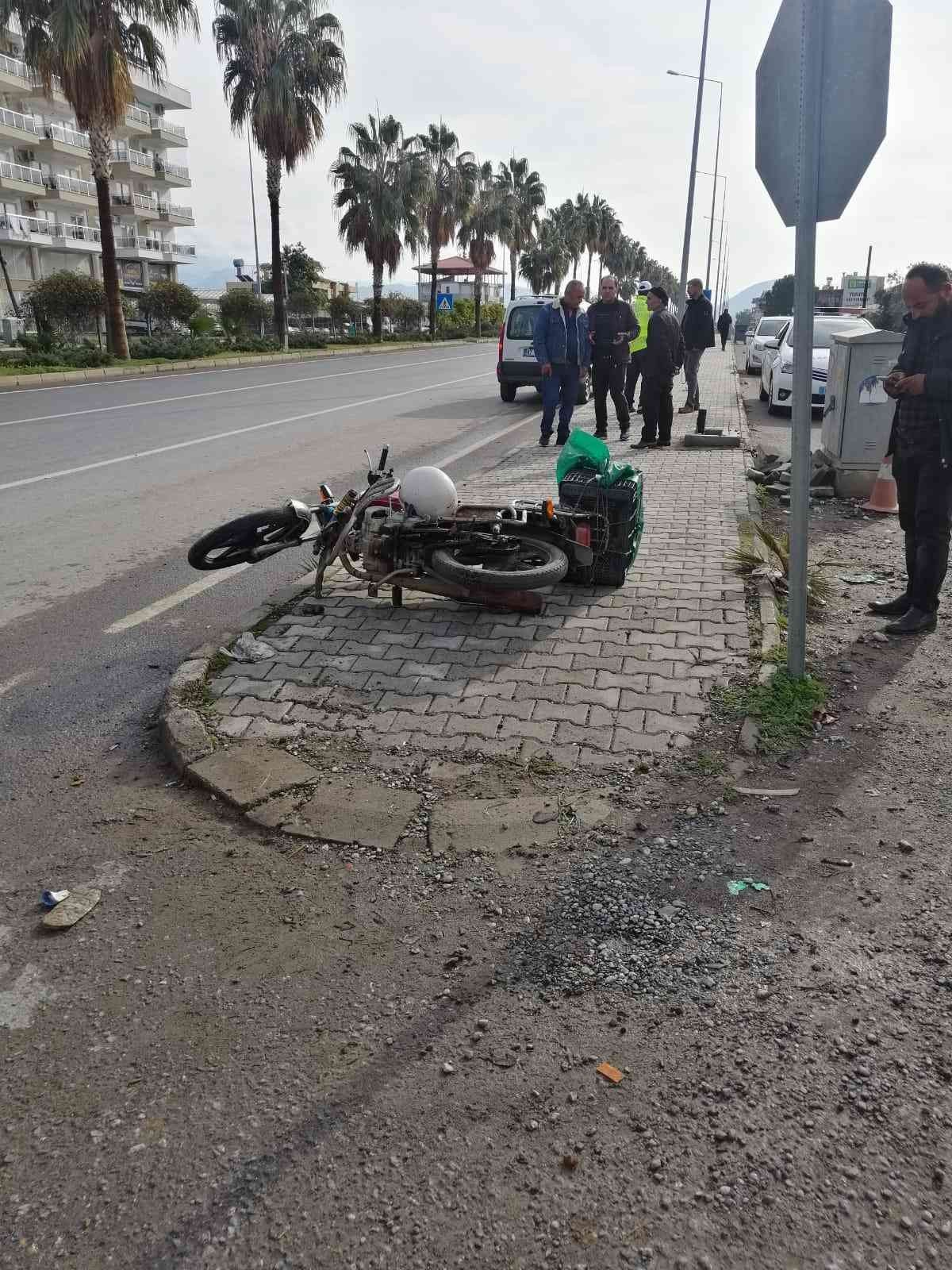 Gazipaşa’daki kazada motosiklet sürücüsü yaralandı