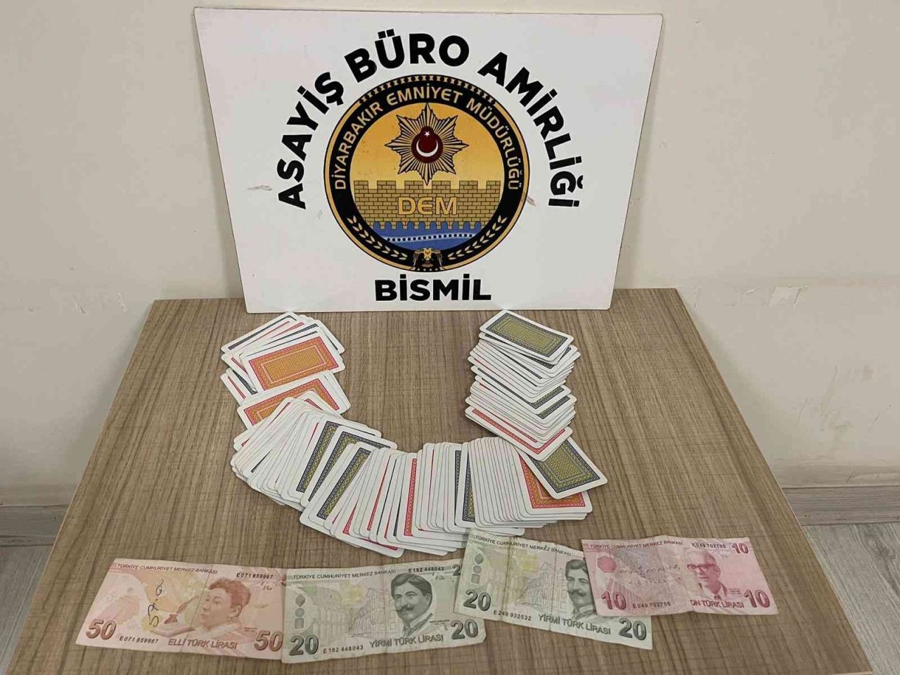 Bismil’de huzur uygulaması: Silah ve bandrolsüz tütün ele geçirildi