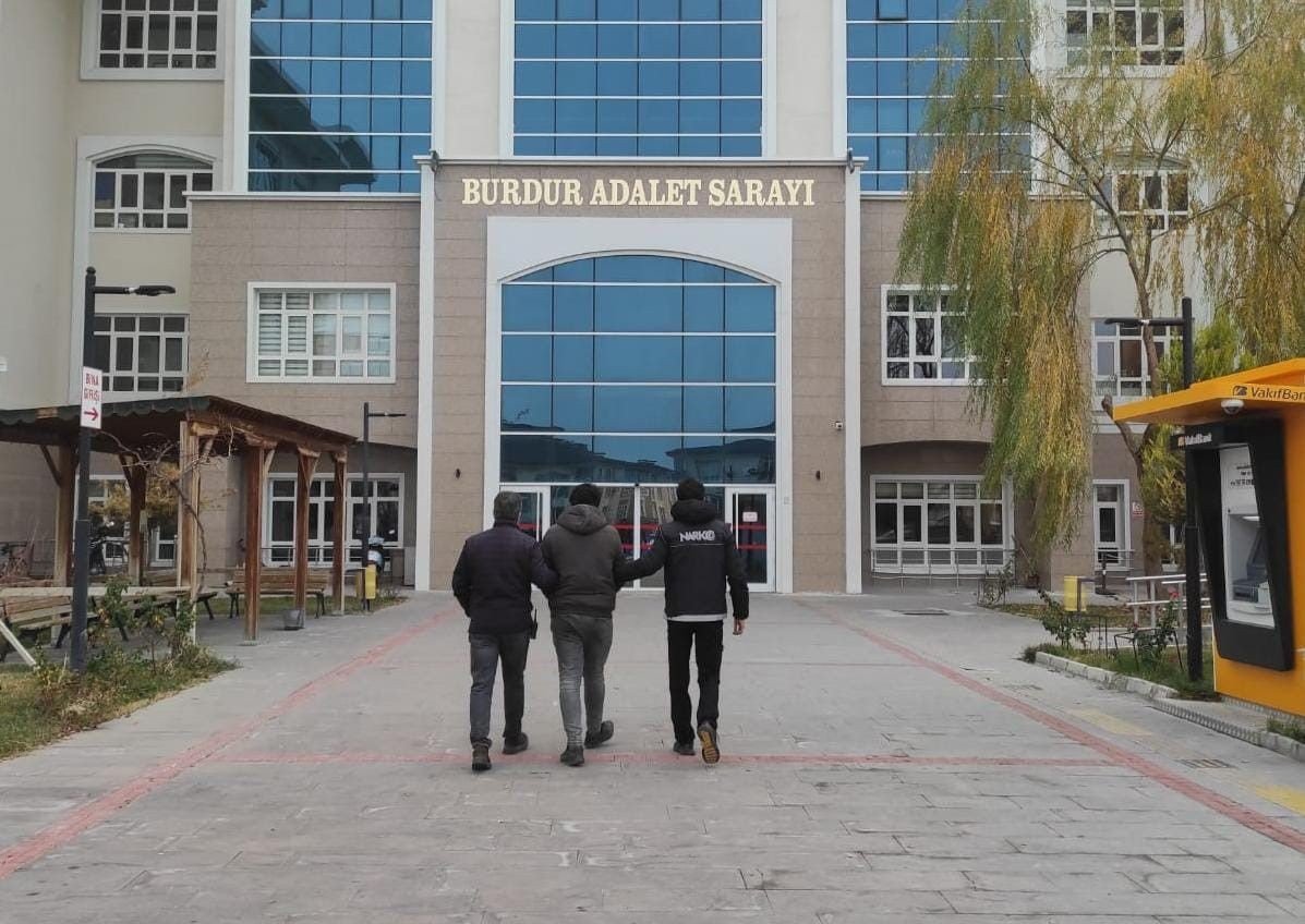 Burdur’daki uyuşturucu operasyonlarında 33 kişiye işlem yapıldı, 1 kişi tutuklandı