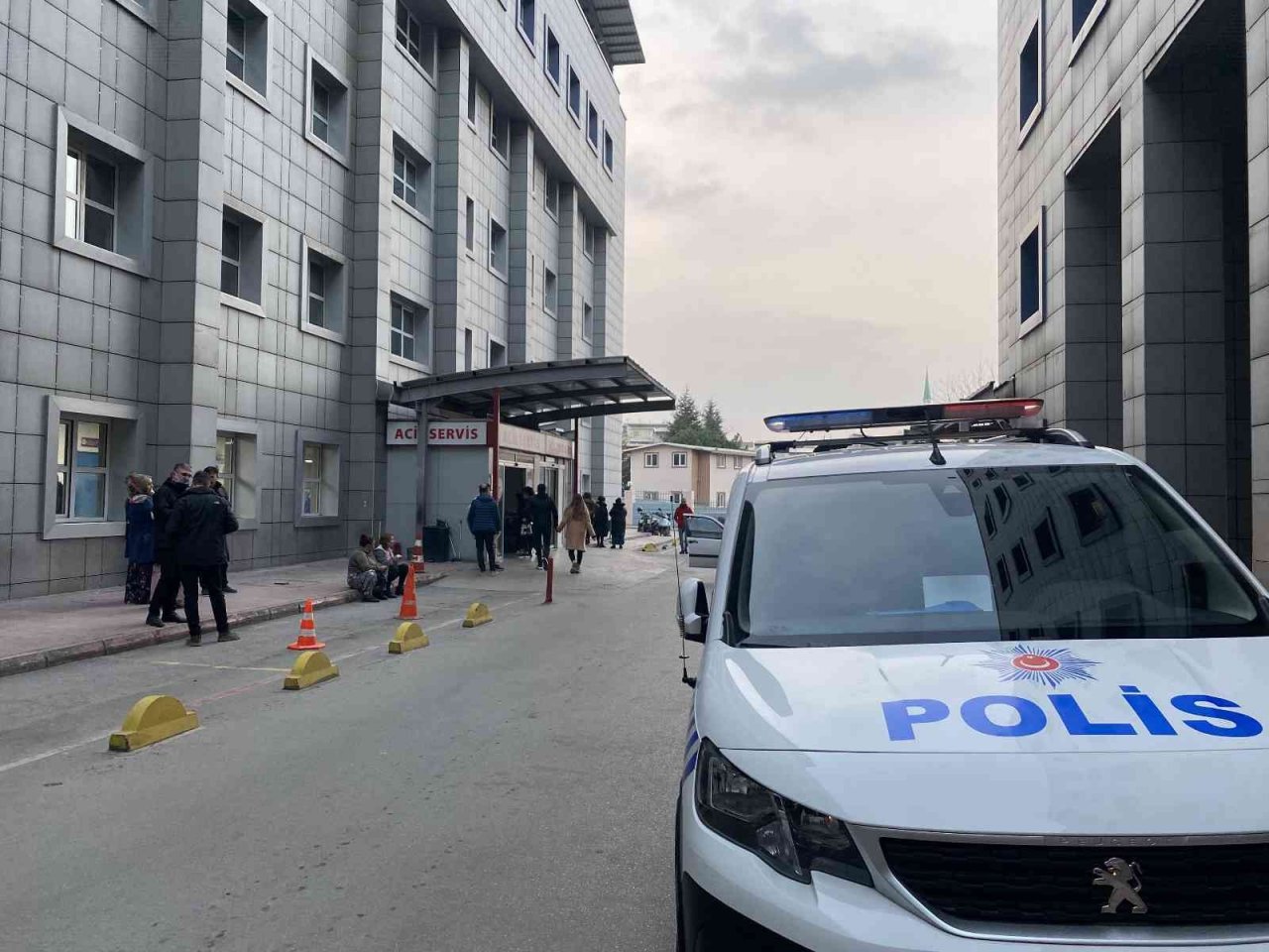 Bursa’da 21 lise öğrencisi zehirlenme şüphesiyle hastaneye kaldırıldı