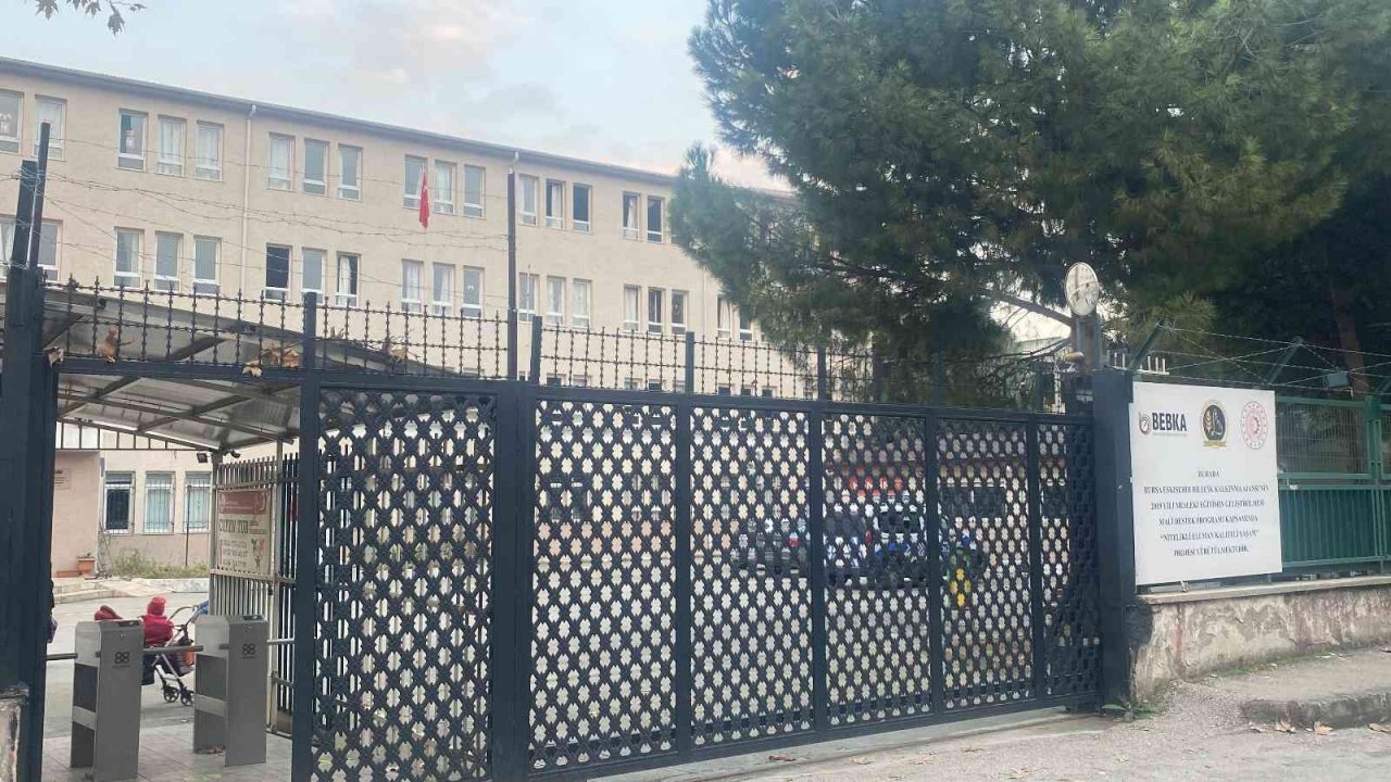 Bursa’da 21 lise öğrencisi zehirlenme şüphesiyle hastaneye kaldırıldı