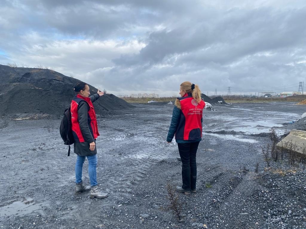 Arnavutköy’de boş araziye atık dökenlere idari yaptırım uygulanacak