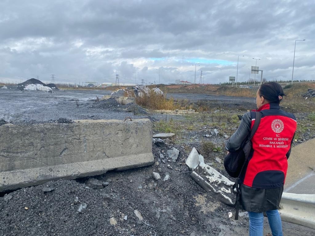 Arnavutköy’de boş araziye atık dökenlere idari yaptırım uygulanacak