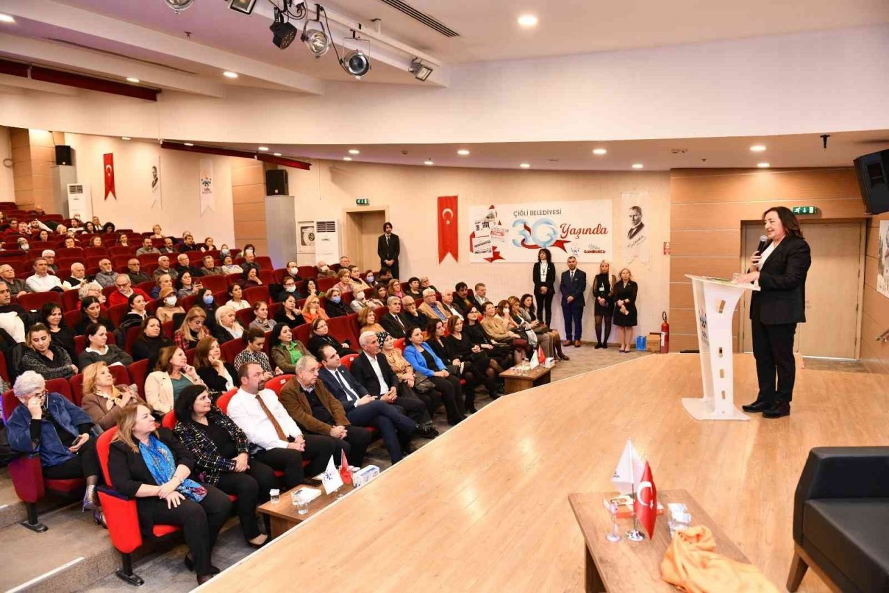 Çiğli’de kadının siyasetteki yeri konuşuldu