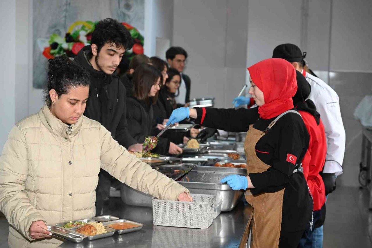 Denizli’de 17 bin öğrenci ücretsiz yemek hizmetinden yararlanıyor