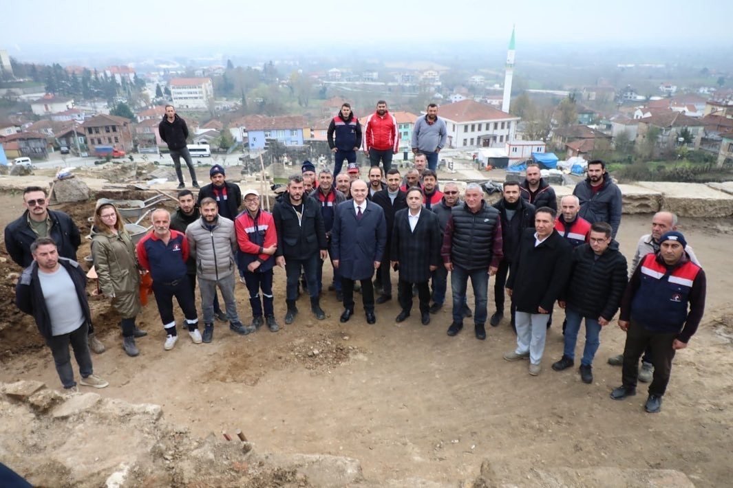 Kazdıkça topraktan adeta tarih fışkırıyor