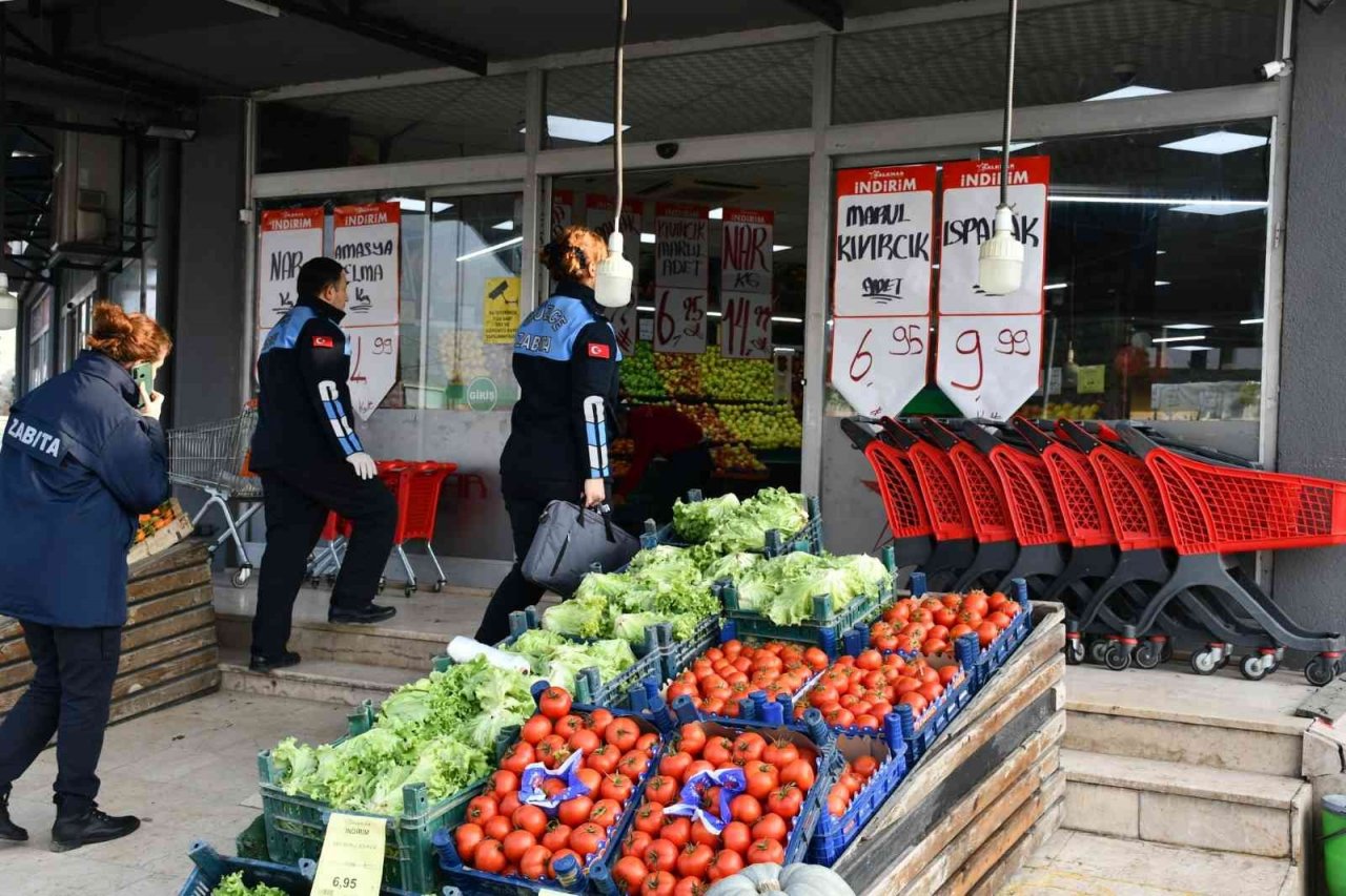 Zabıtadan marketlerde ürün denetimi