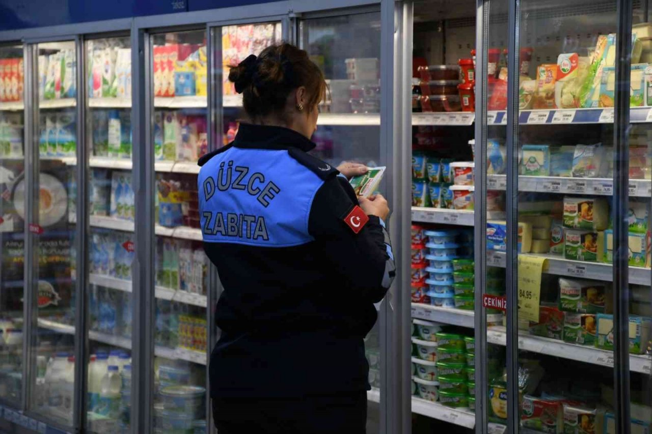 Zabıtadan marketlerde ürün denetimi