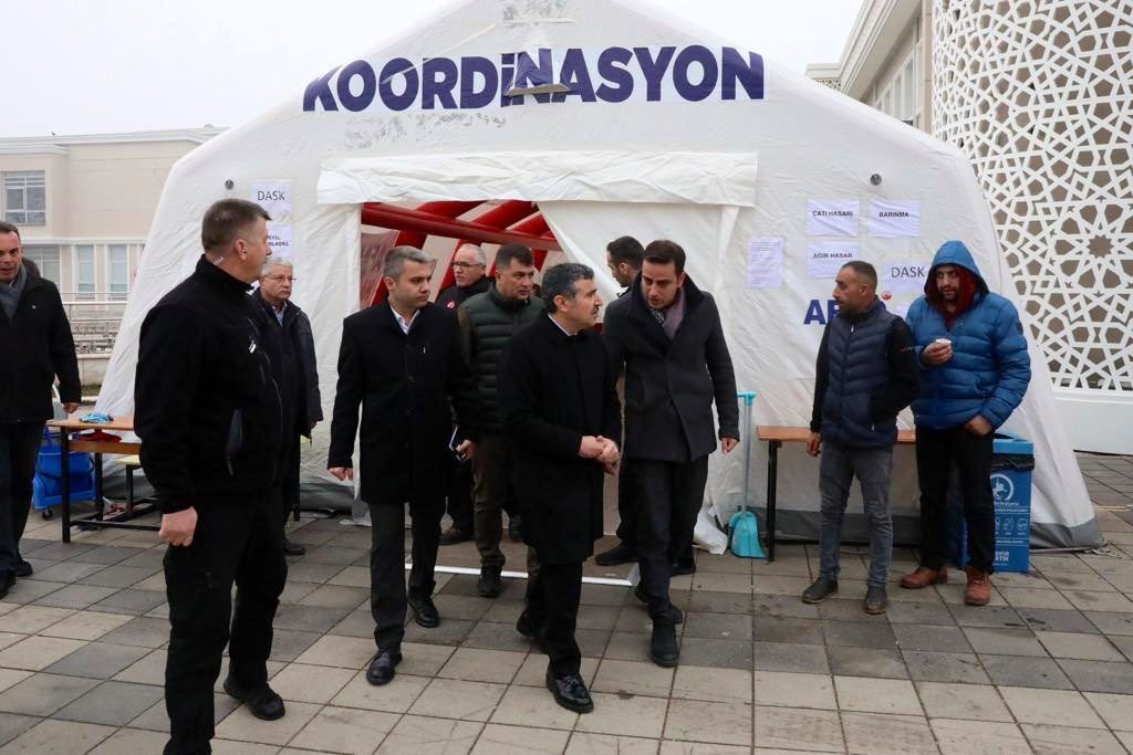 Deprem bölgesinde çalışmalar sürüyor