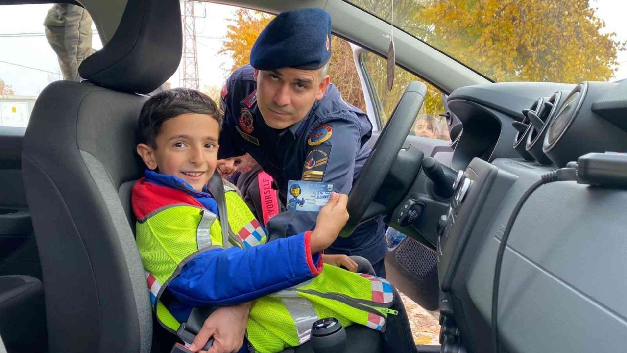 Elazığ’da öğrencilere trafik güvenliği eğitimi verildi