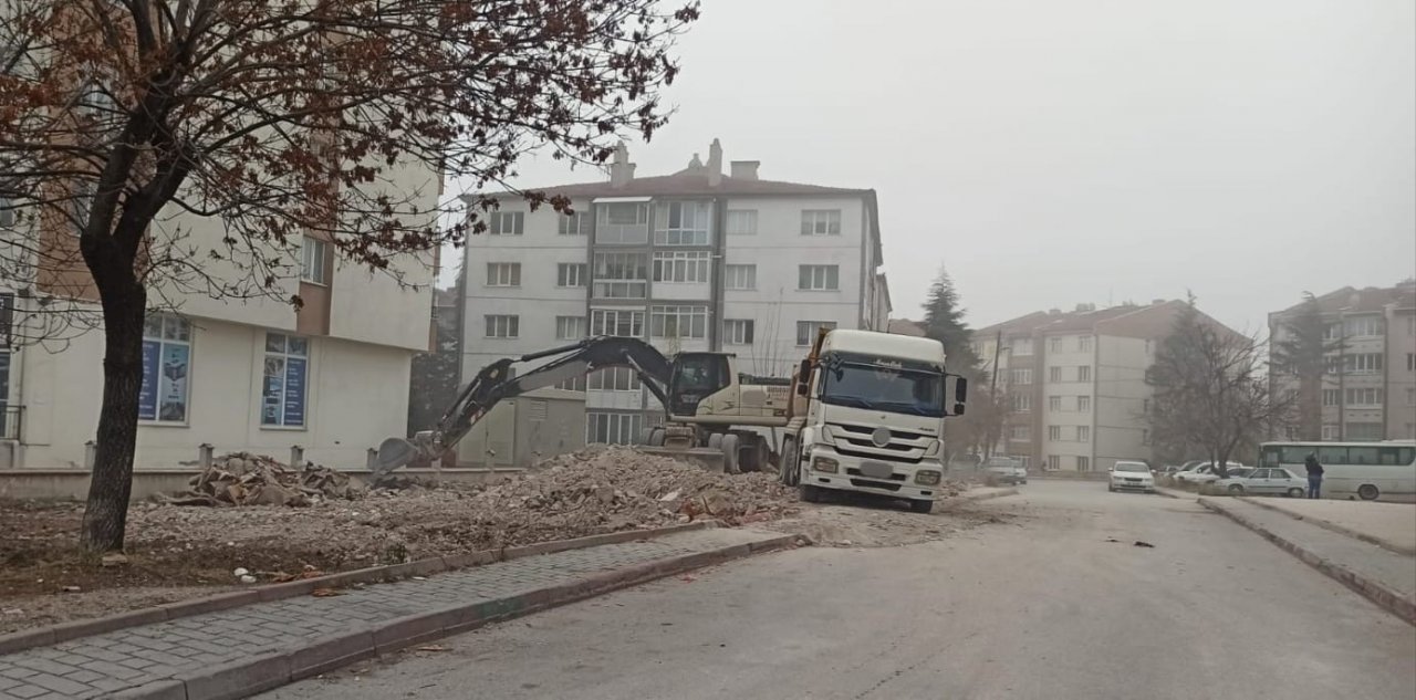 Eskişehir’de metruk binalar yıkılıyor