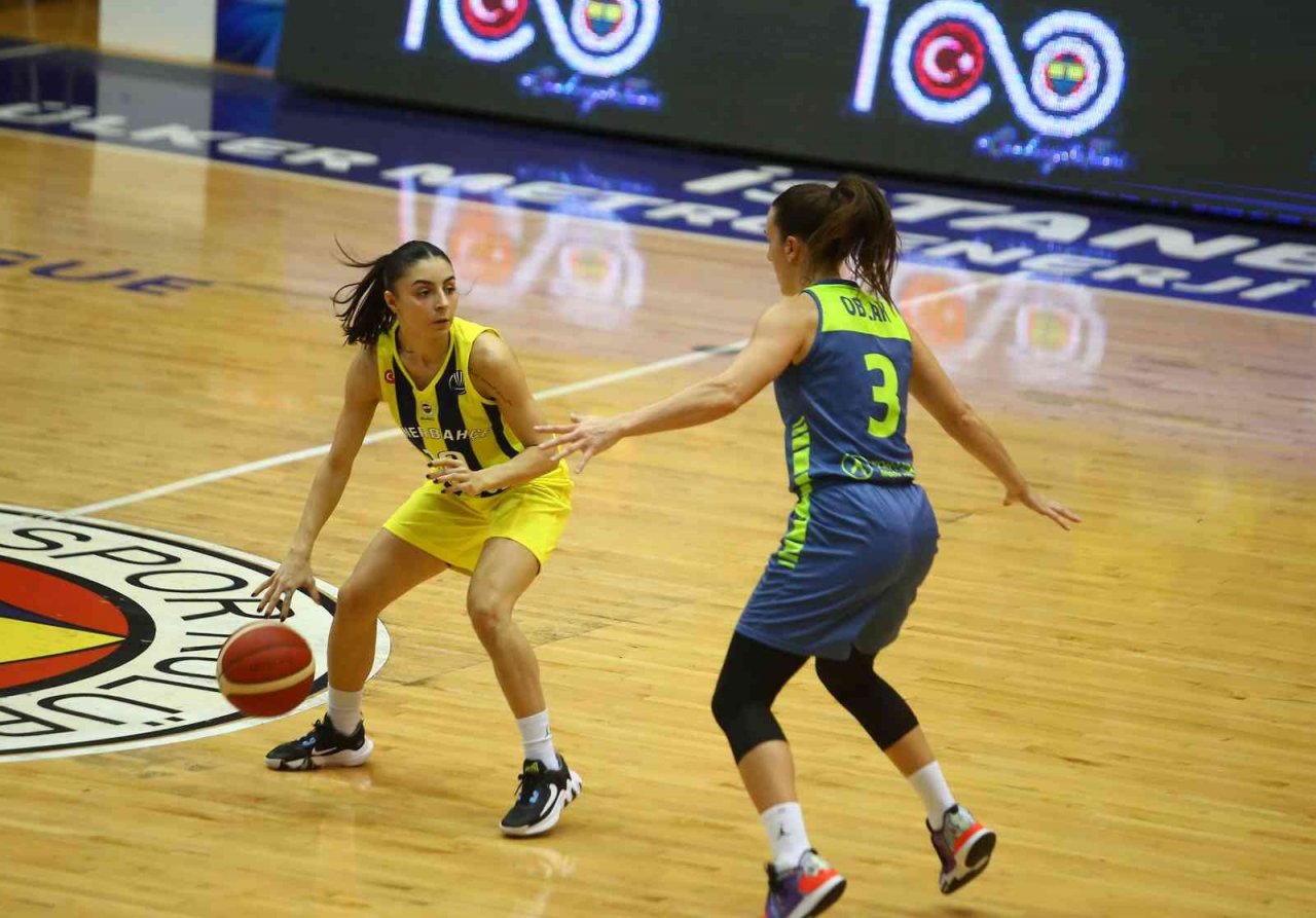 FIBA Kadınlar Avrupa Ligi: Fenerbahçe Alagöz Holding: 82 - ZVVZ USK Prag: 72