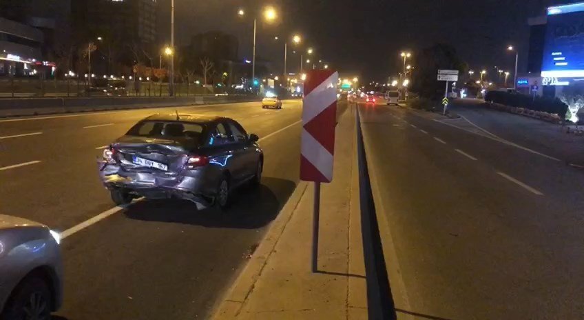 Kadıköy D-100 Kara Yolu’nda 2 araç çarpıştı