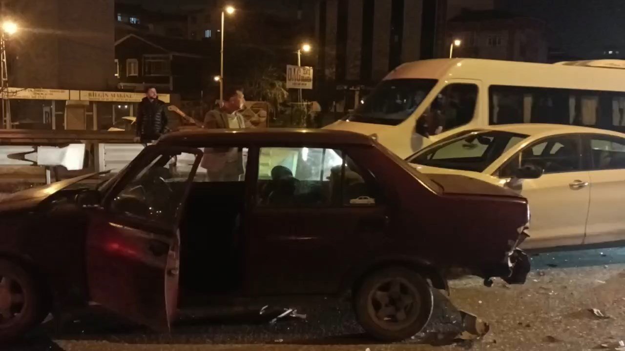 Pendik’te meydana gelen zincirleme trafik kazası trafiği felç etti