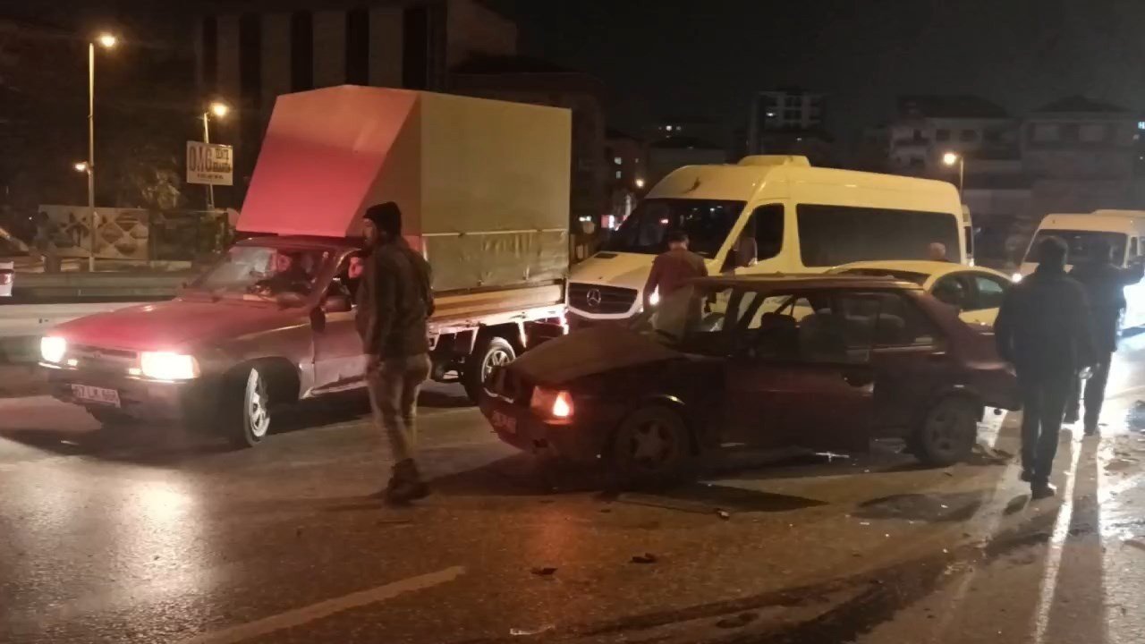Pendik’te meydana gelen zincirleme trafik kazası trafiği felç etti