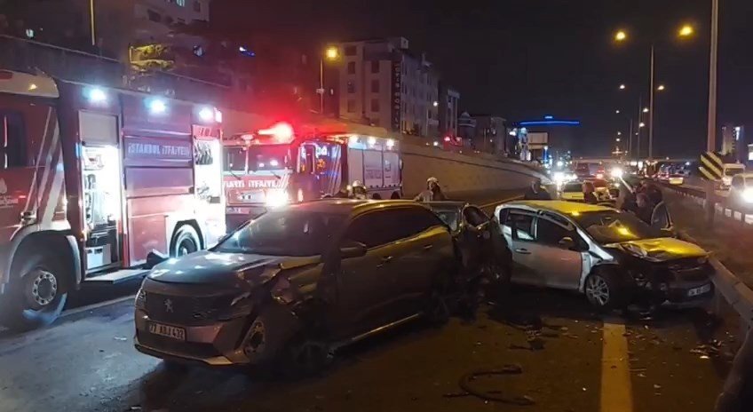 Pendik’te zincirleme kaza: 3 yaralı