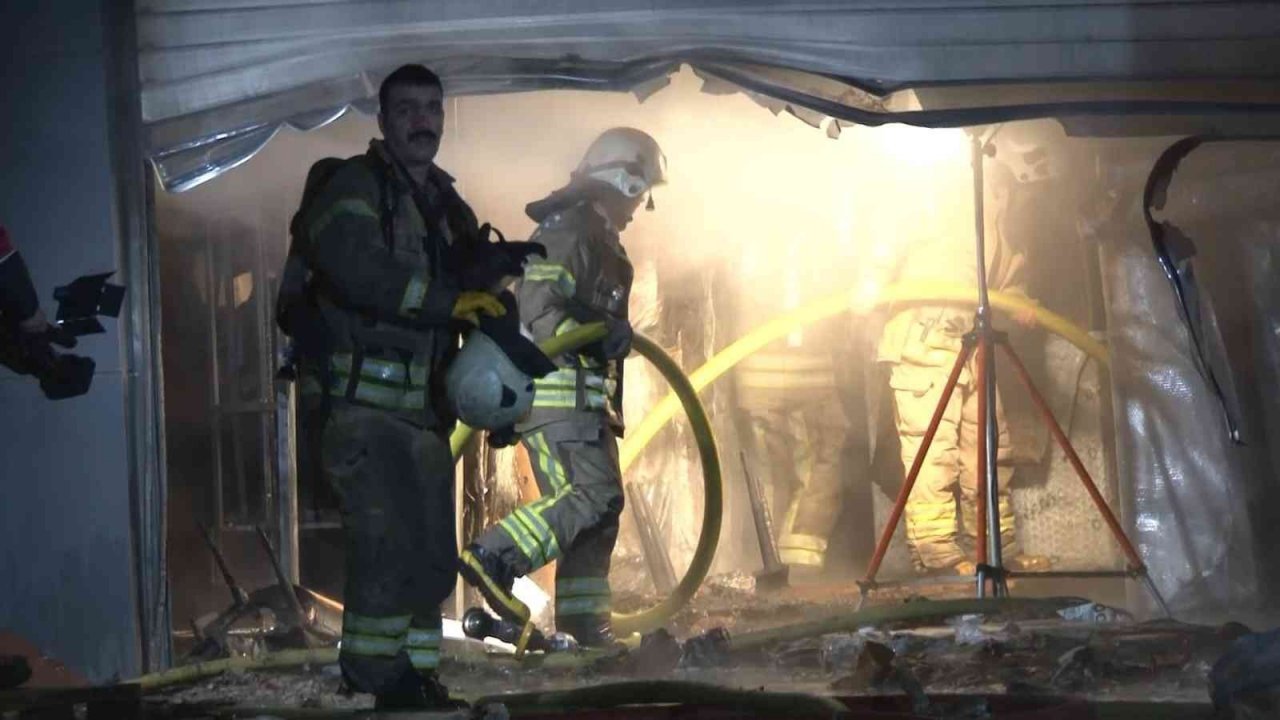 Tuzla’da korkutan iş yeri yangını