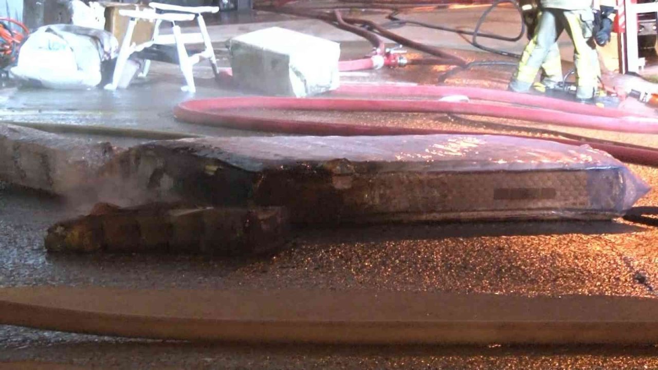 Tuzla’da korkutan iş yeri yangını