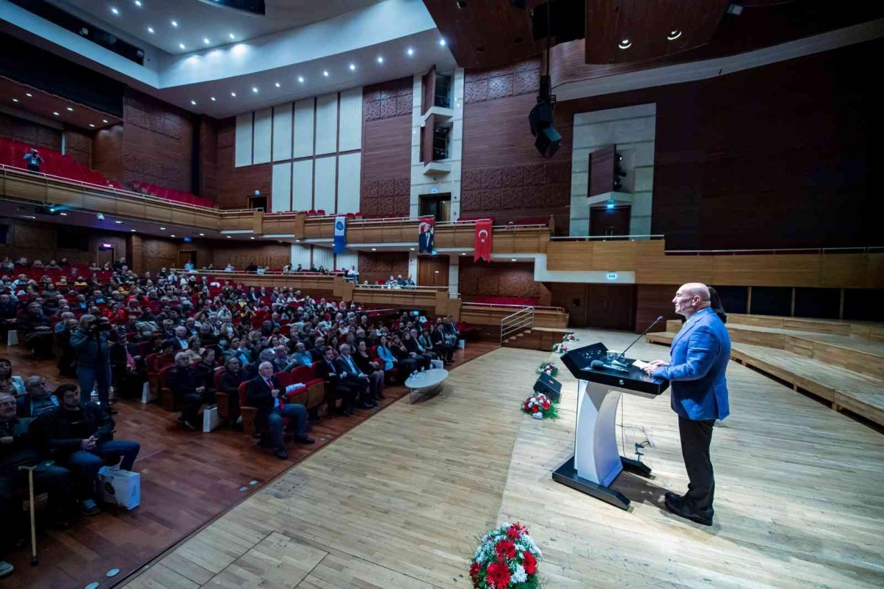 Soyer: “İzmir felaketleri gönüllülükle aştı”