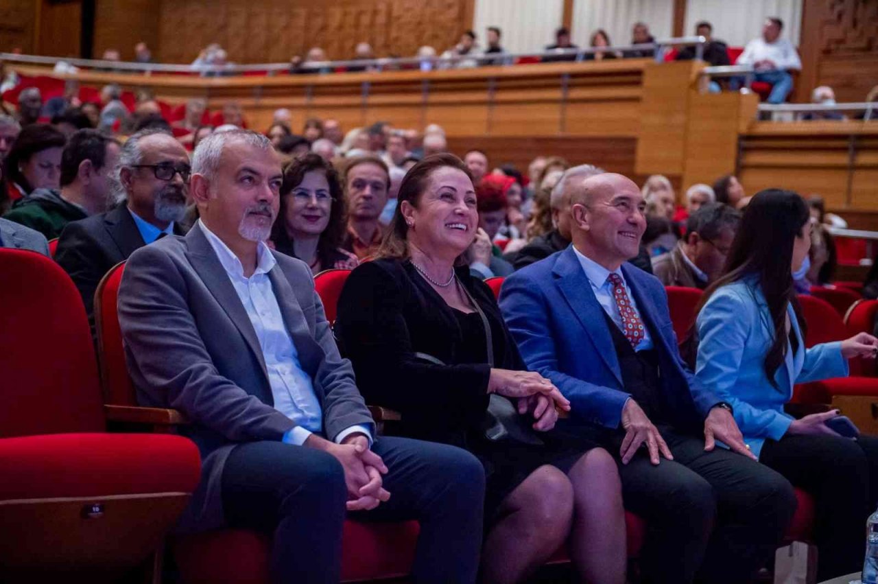 Soyer: “İzmir felaketleri gönüllülükle aştı”