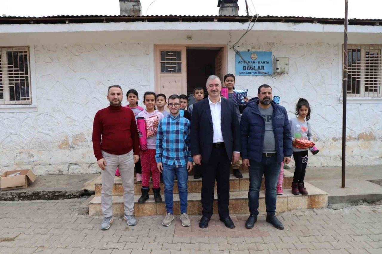 Kahta Belediyesi’nden köy okullarına yardım eli